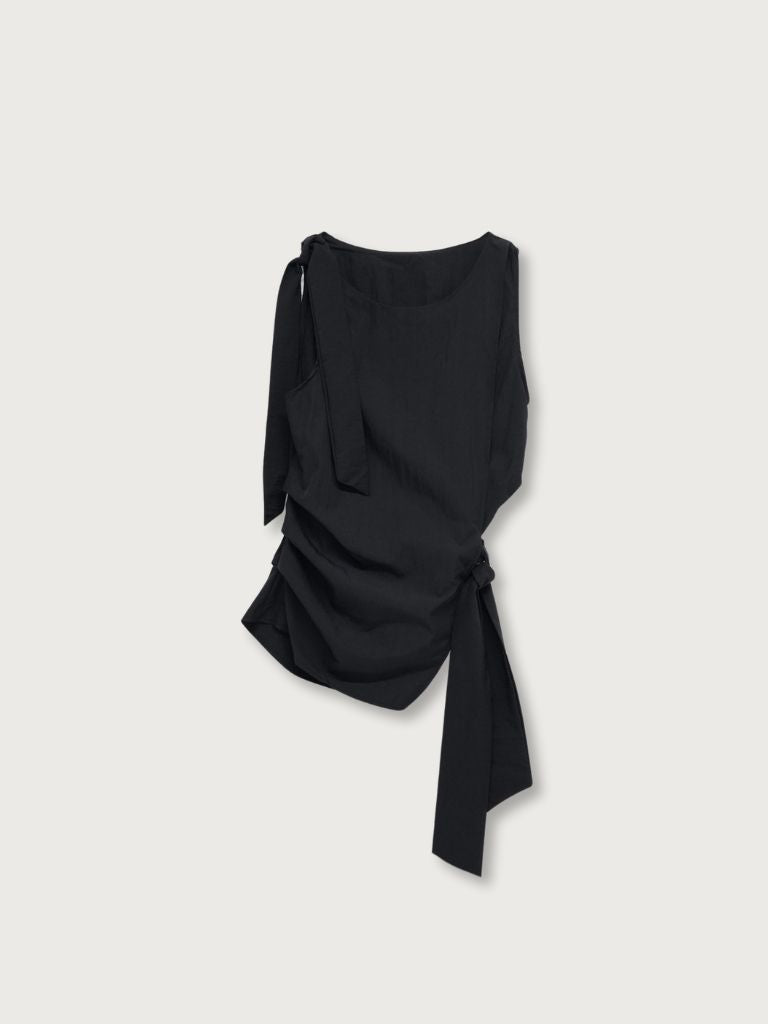sleeveless ribbon blouse
