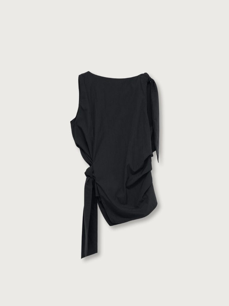 sleeveless ribbon blouse
