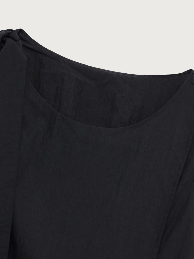sleeveless ribbon blouse