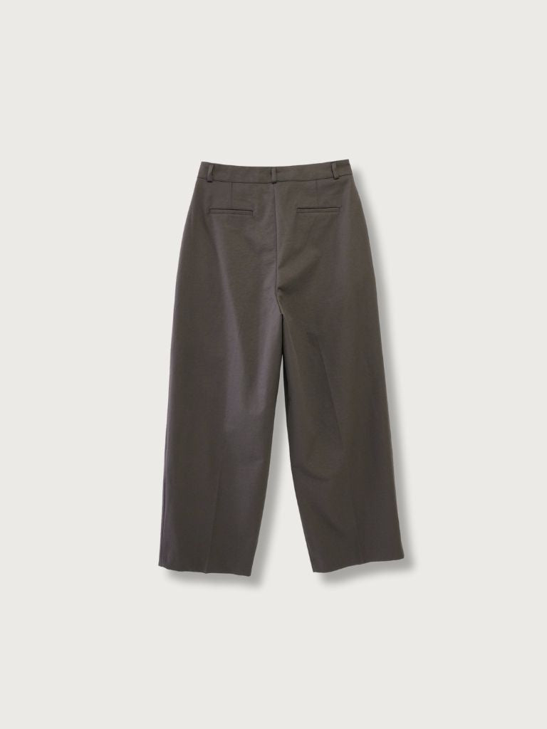 wide tucked pants