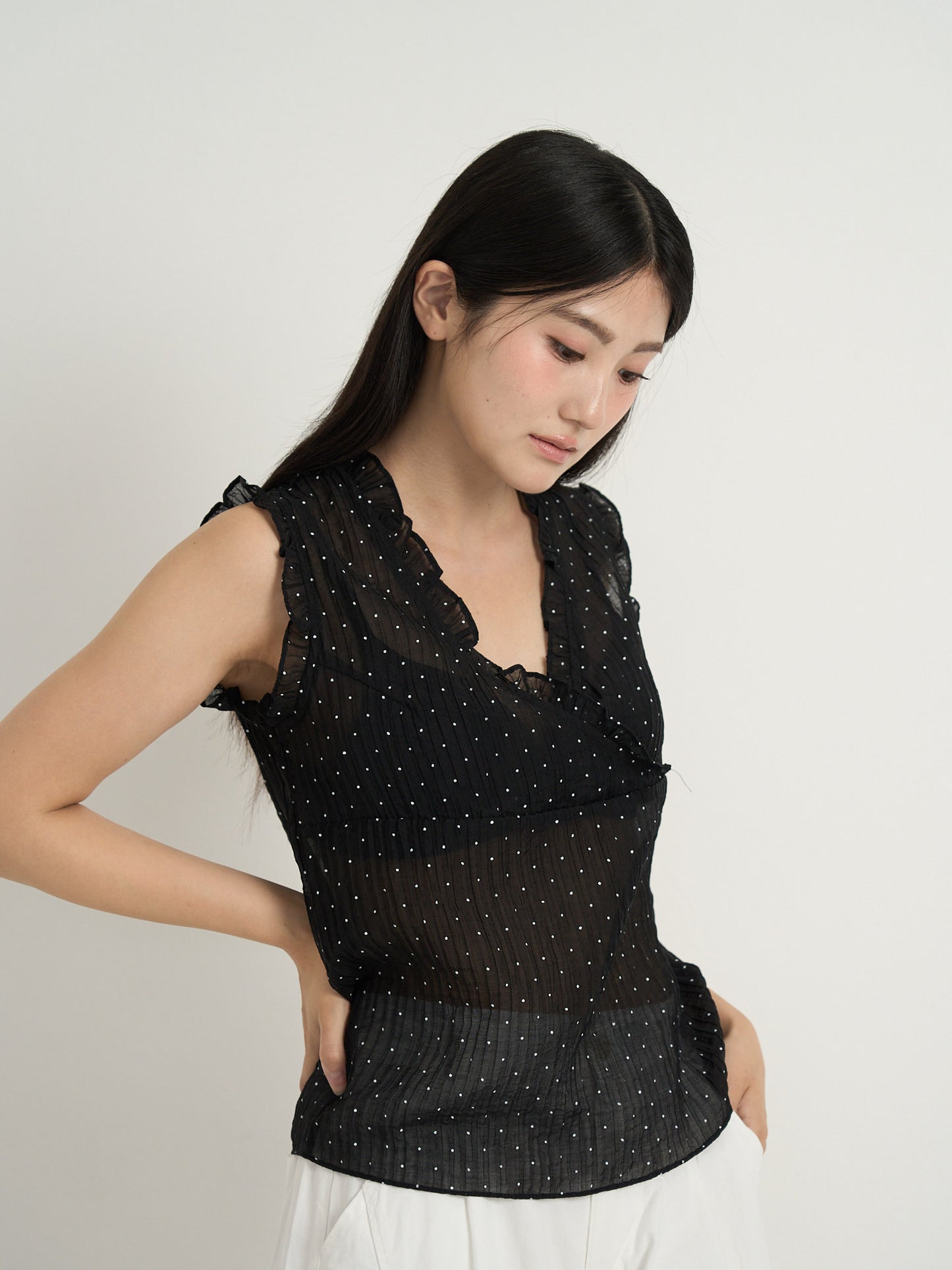dot sleeveless blouse