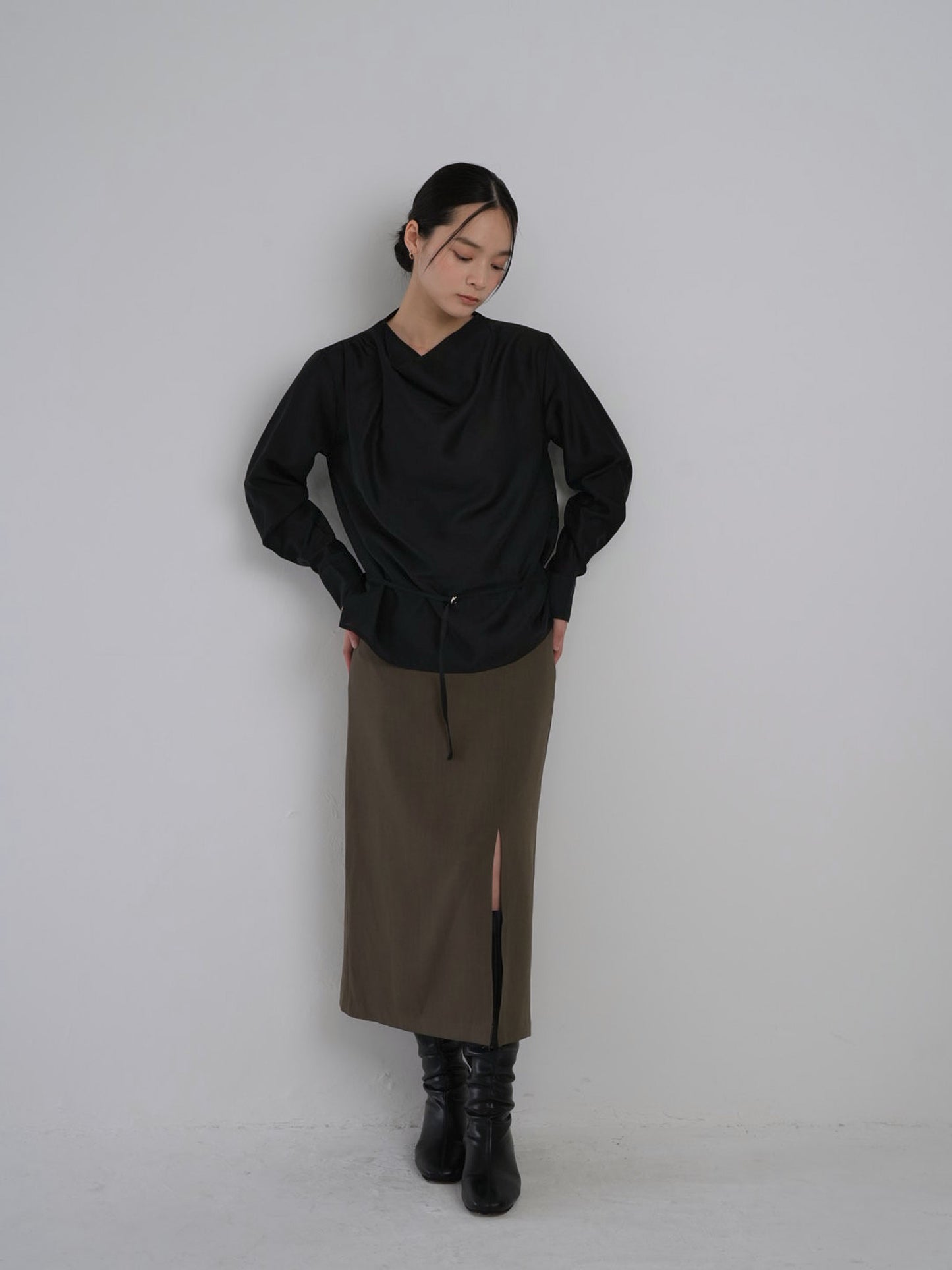 slender belt blouse
