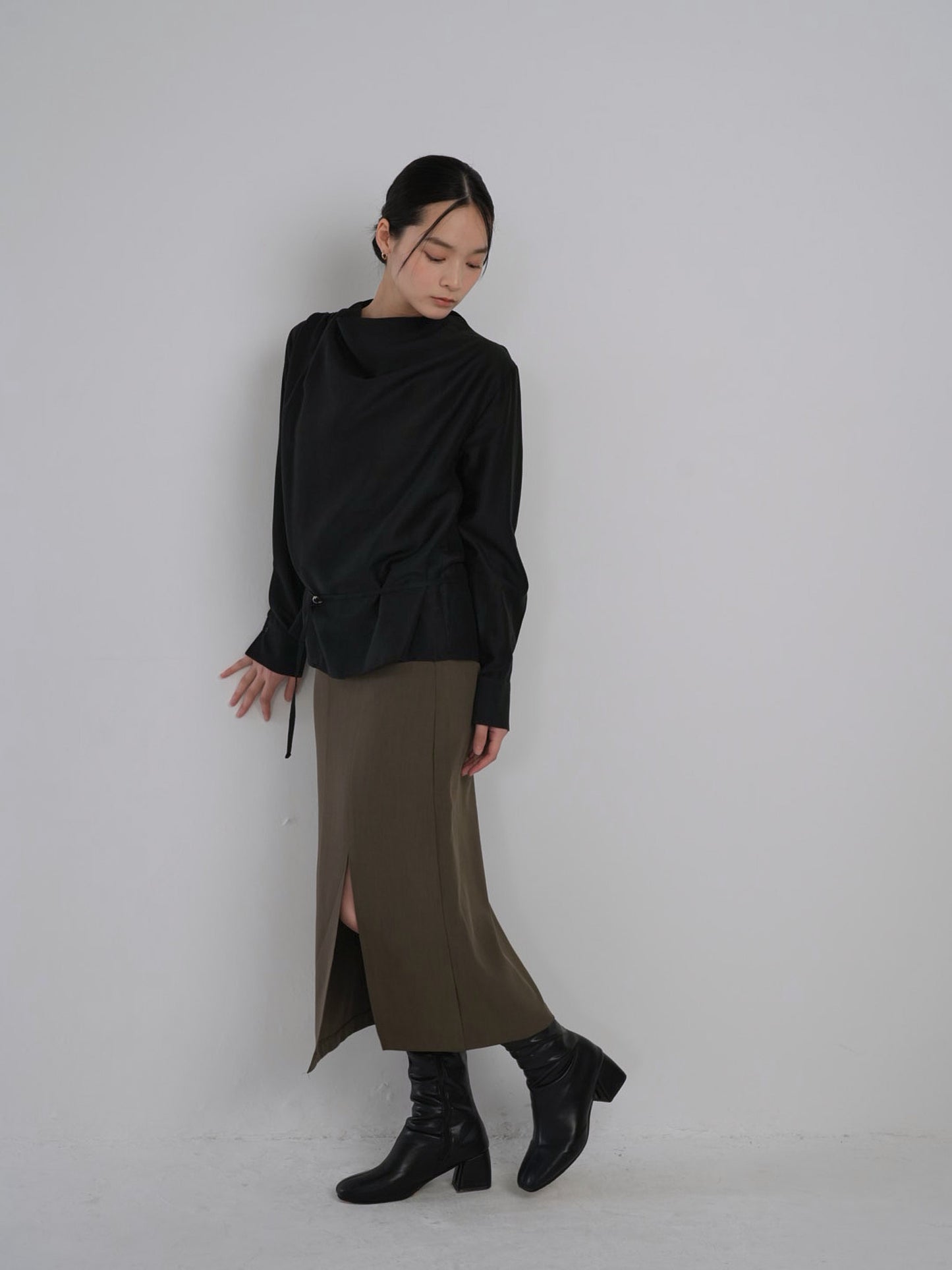 slender belt blouse