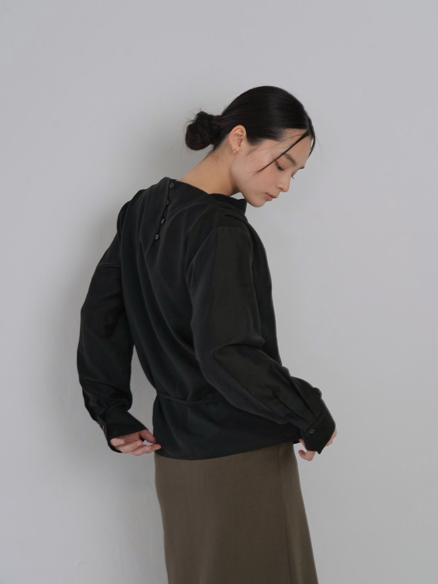 slender belt blouse