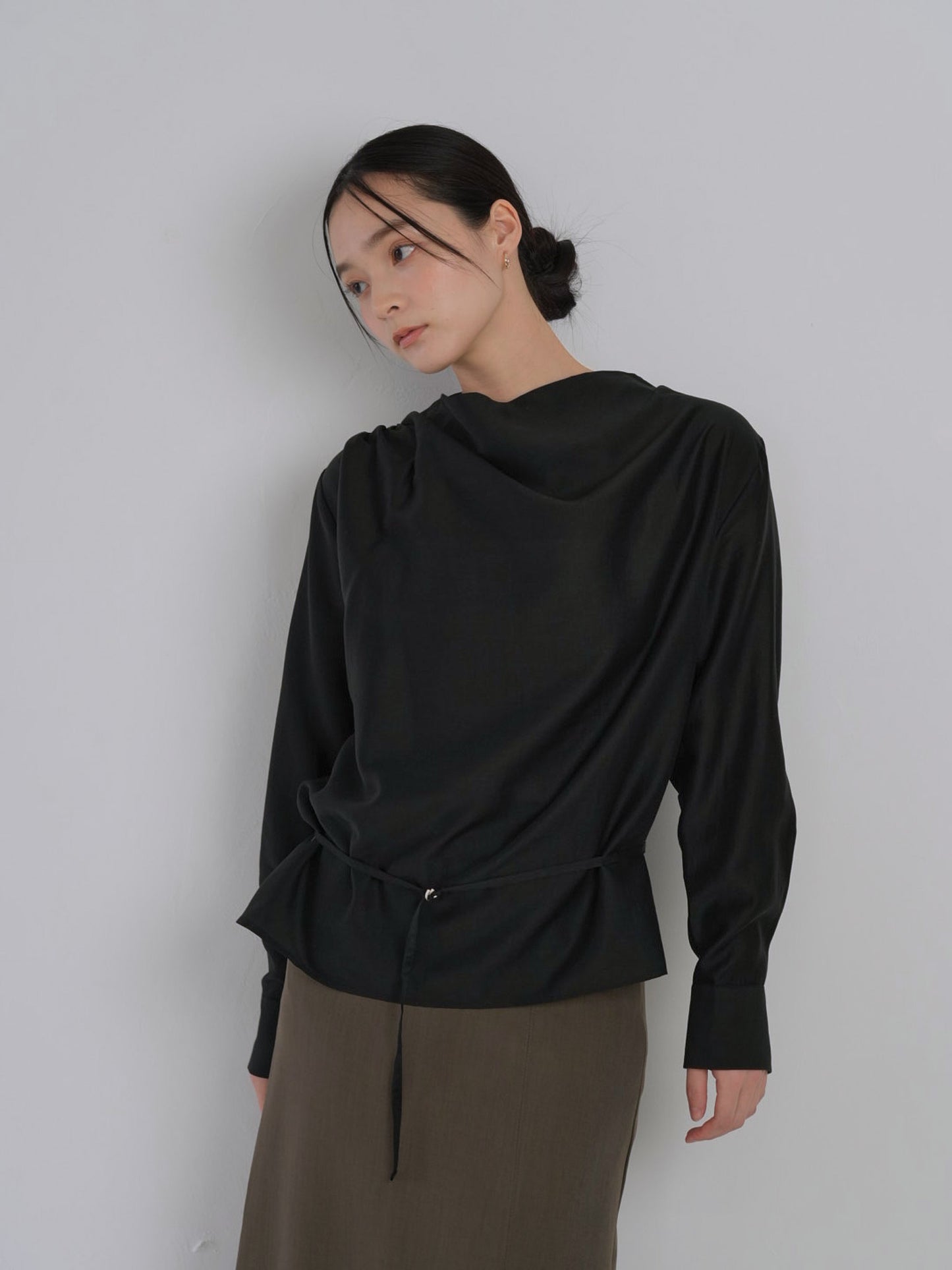 slender belt blouse