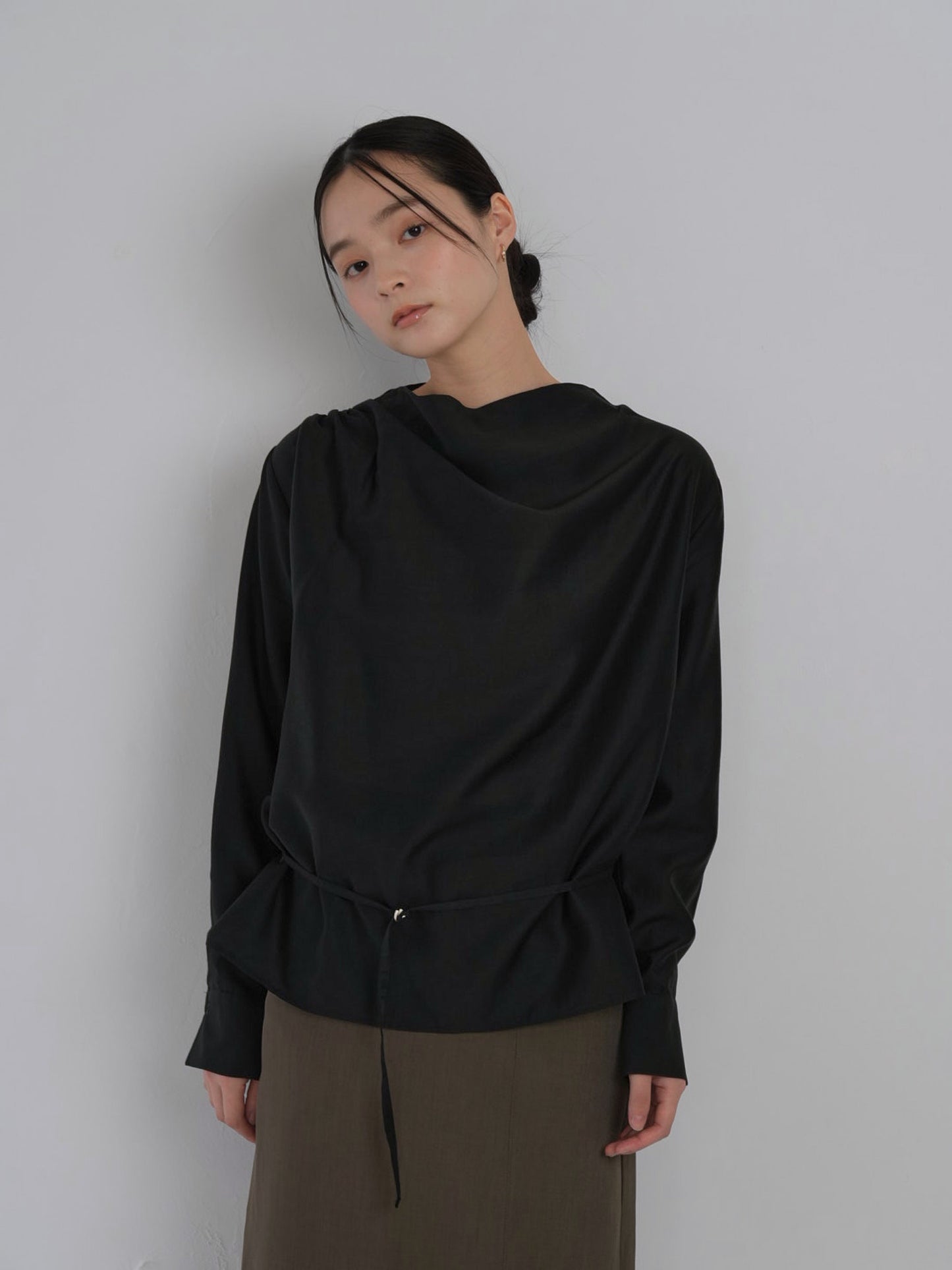 slender belt blouse