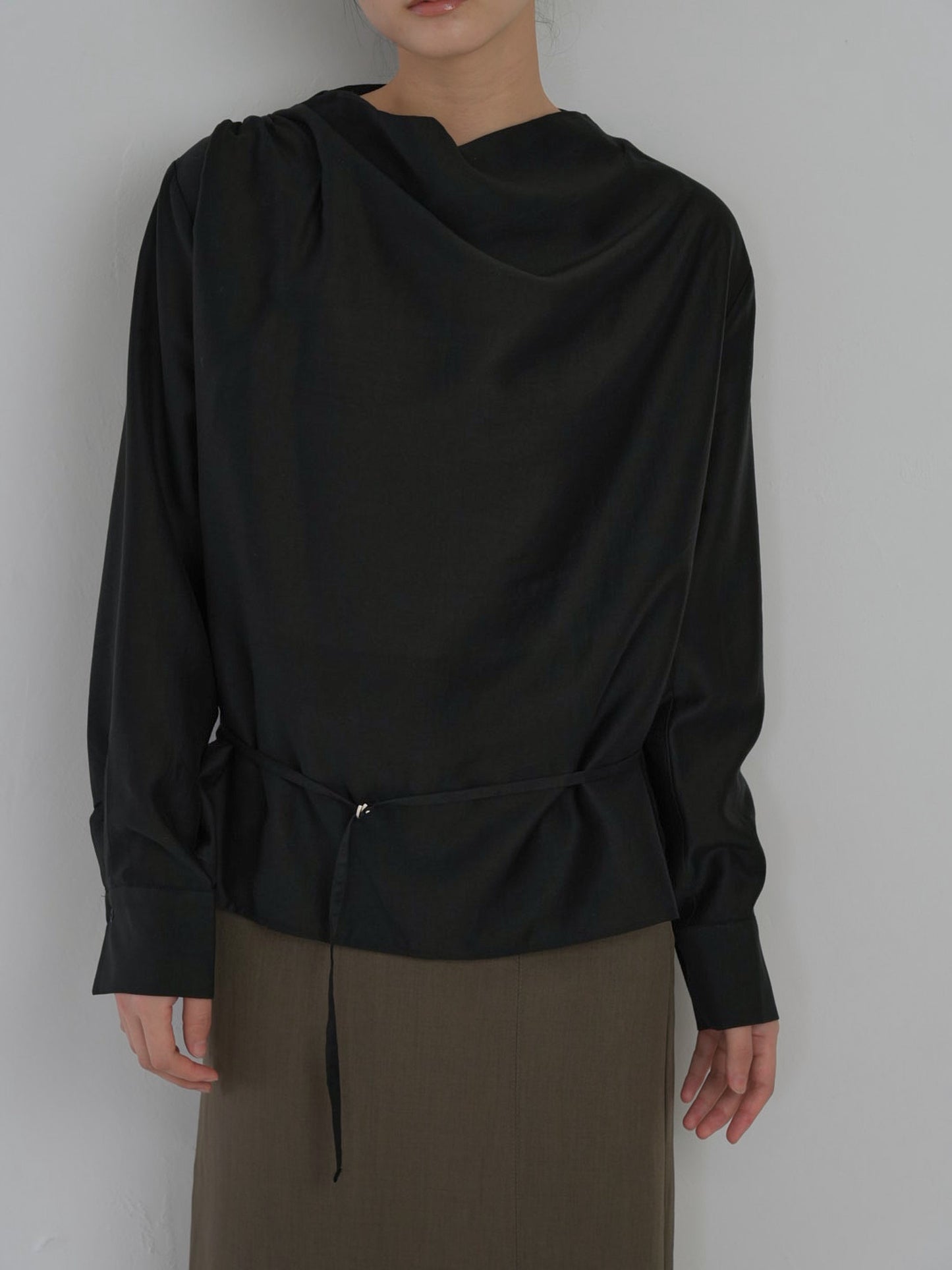 slender belt blouse