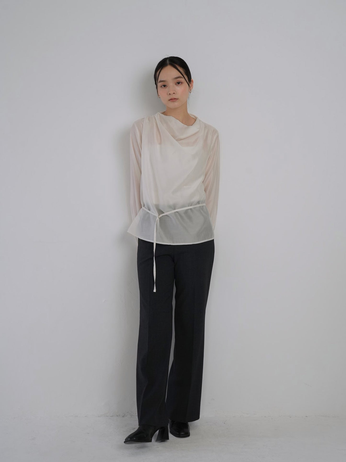 slender belt blouse
