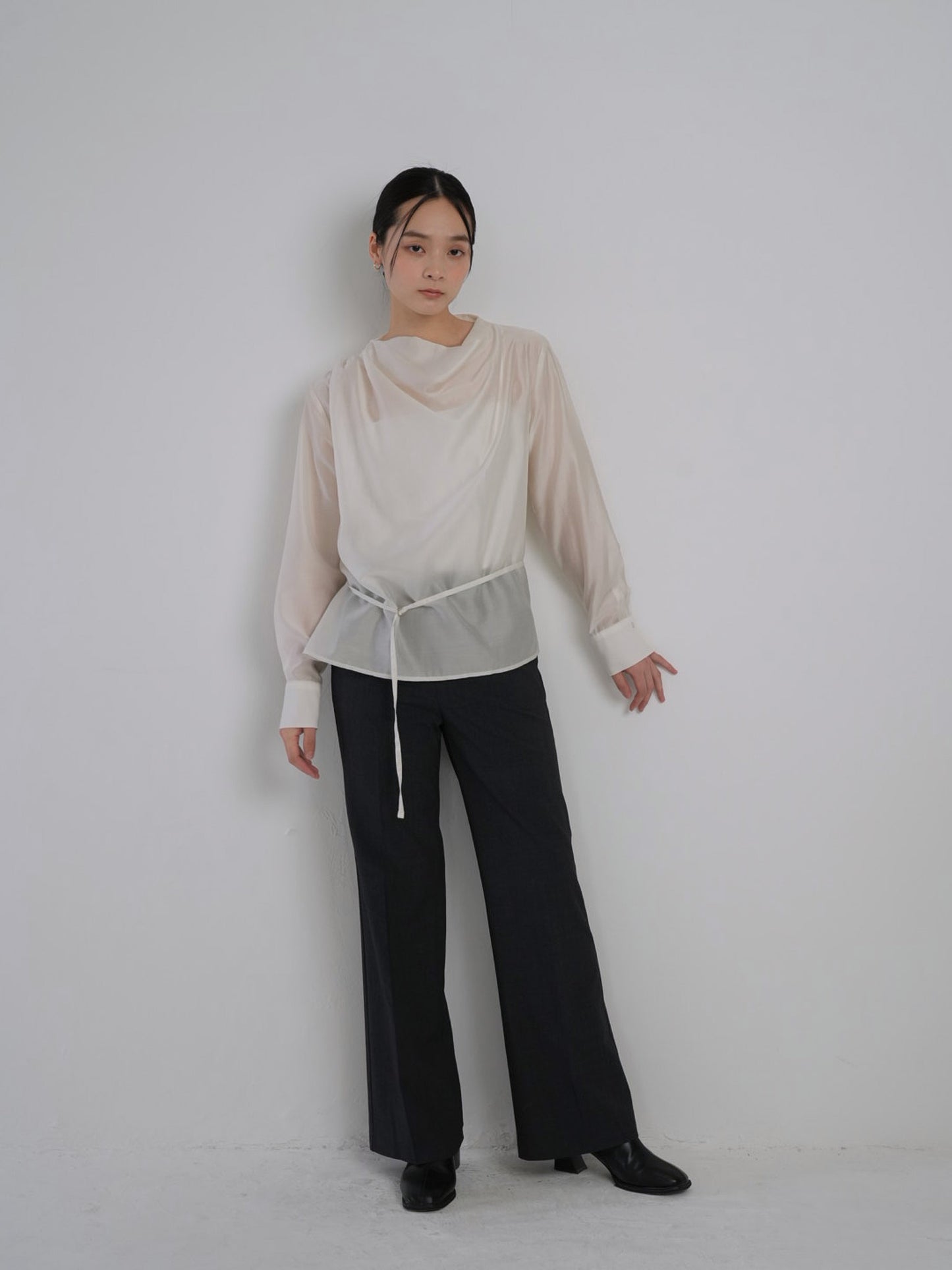 slender belt blouse