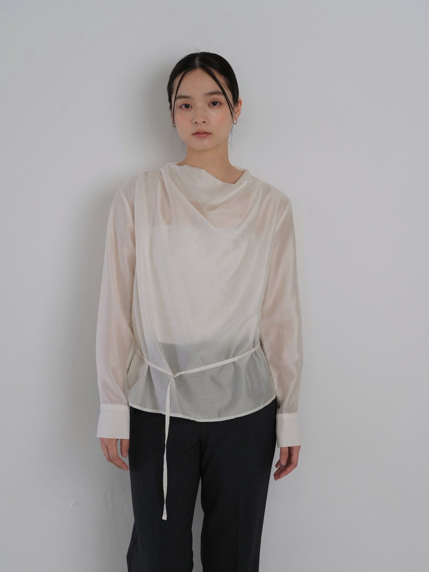 slender belt blouse