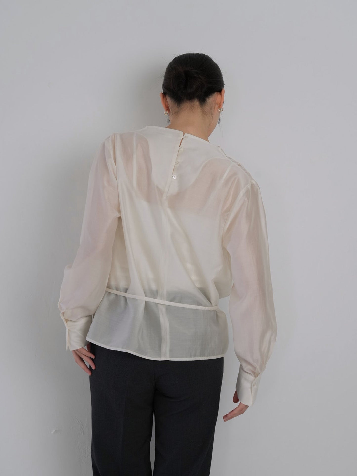 slender belt blouse