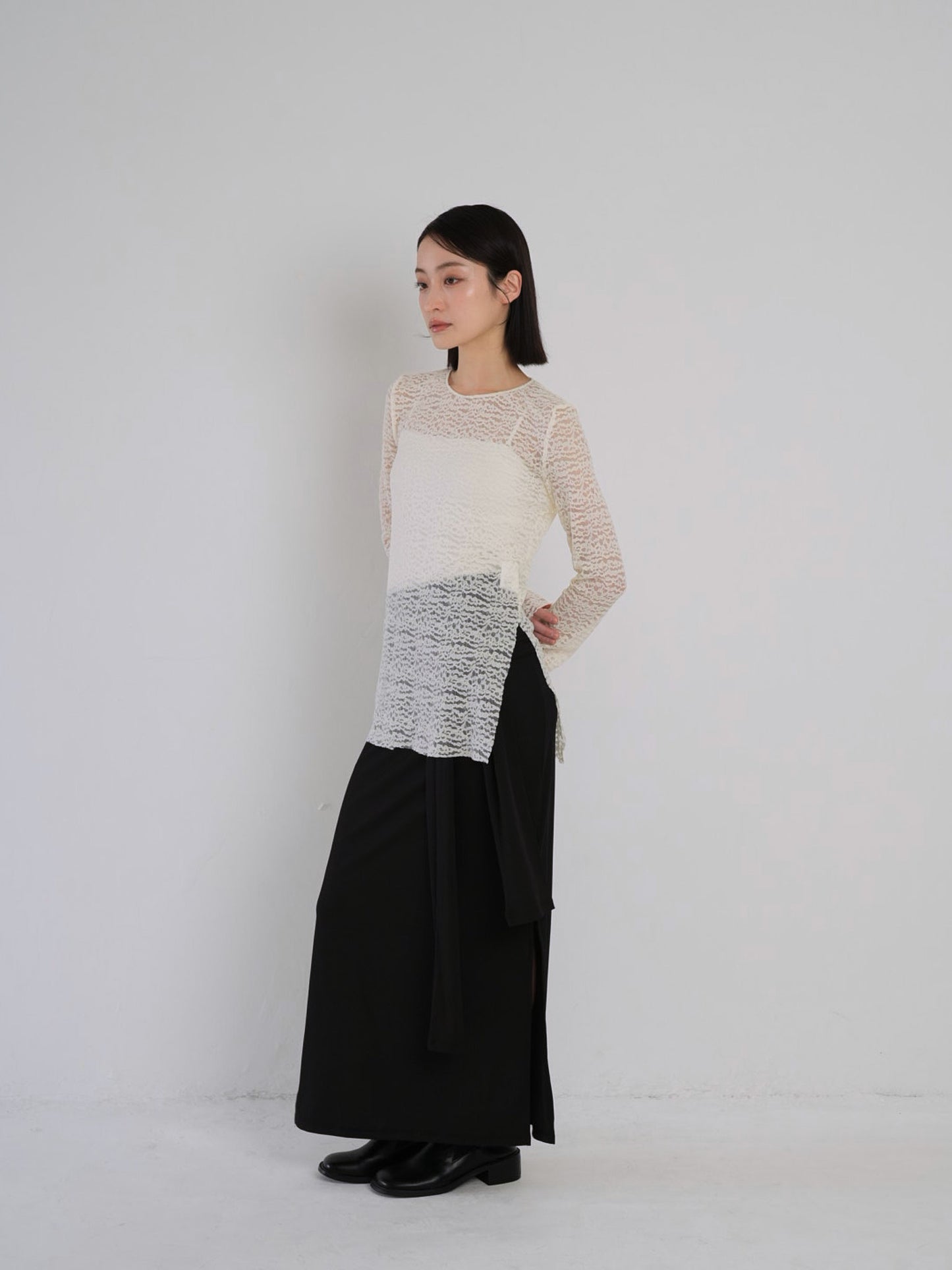 lace slit tee
