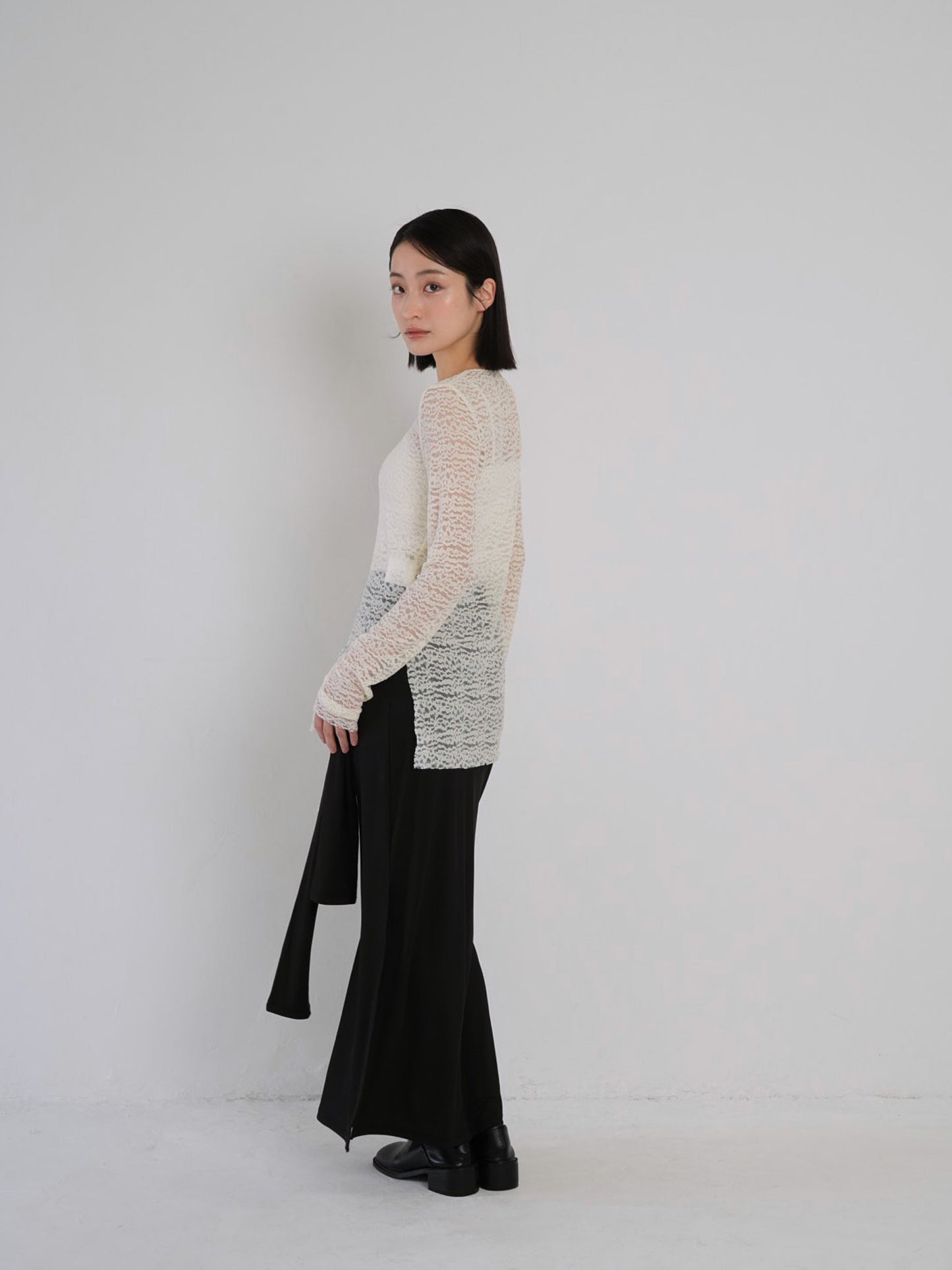 lace slit tee