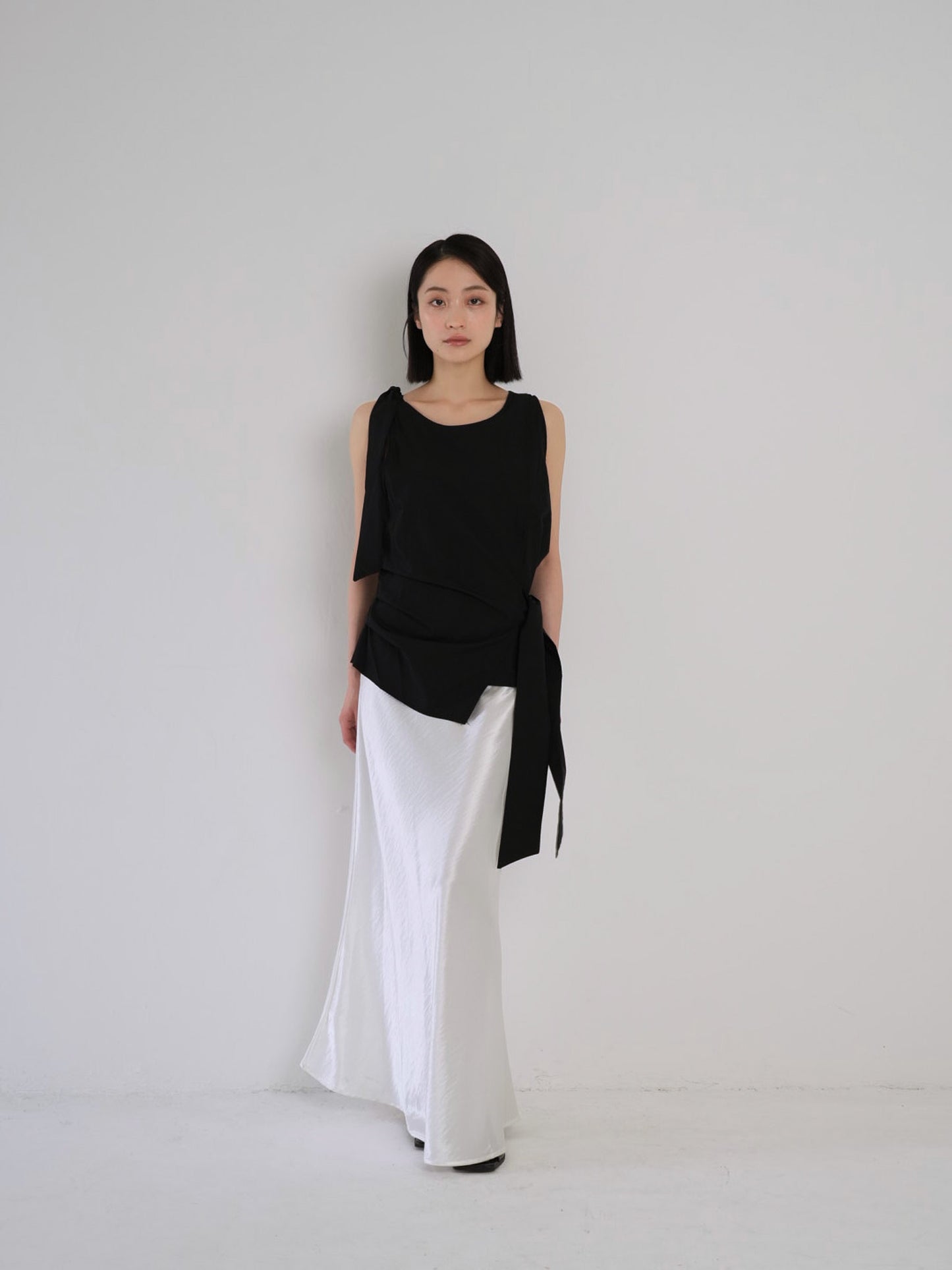 sleeveless ribbon blouse