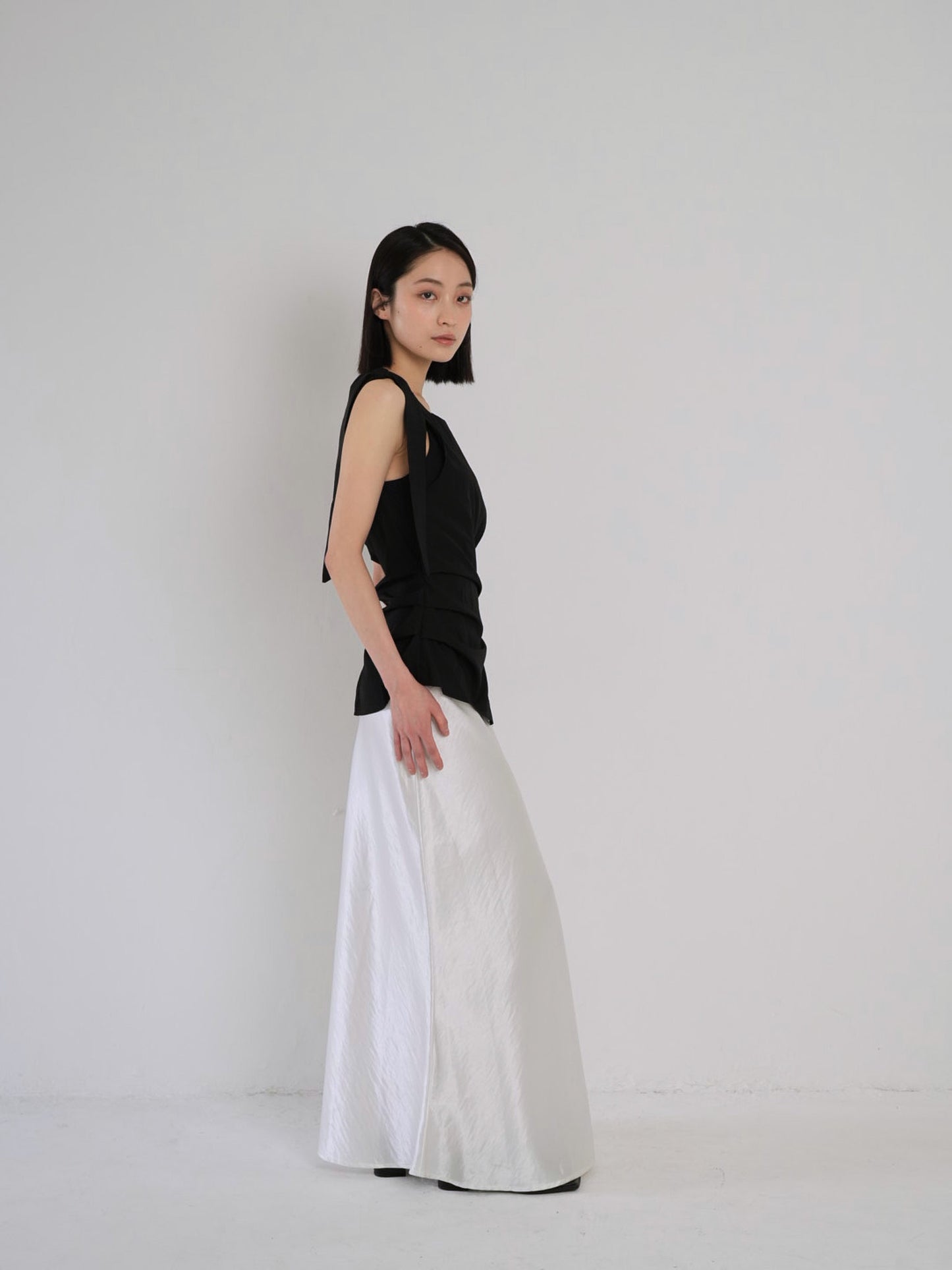 sleeveless ribbon blouse