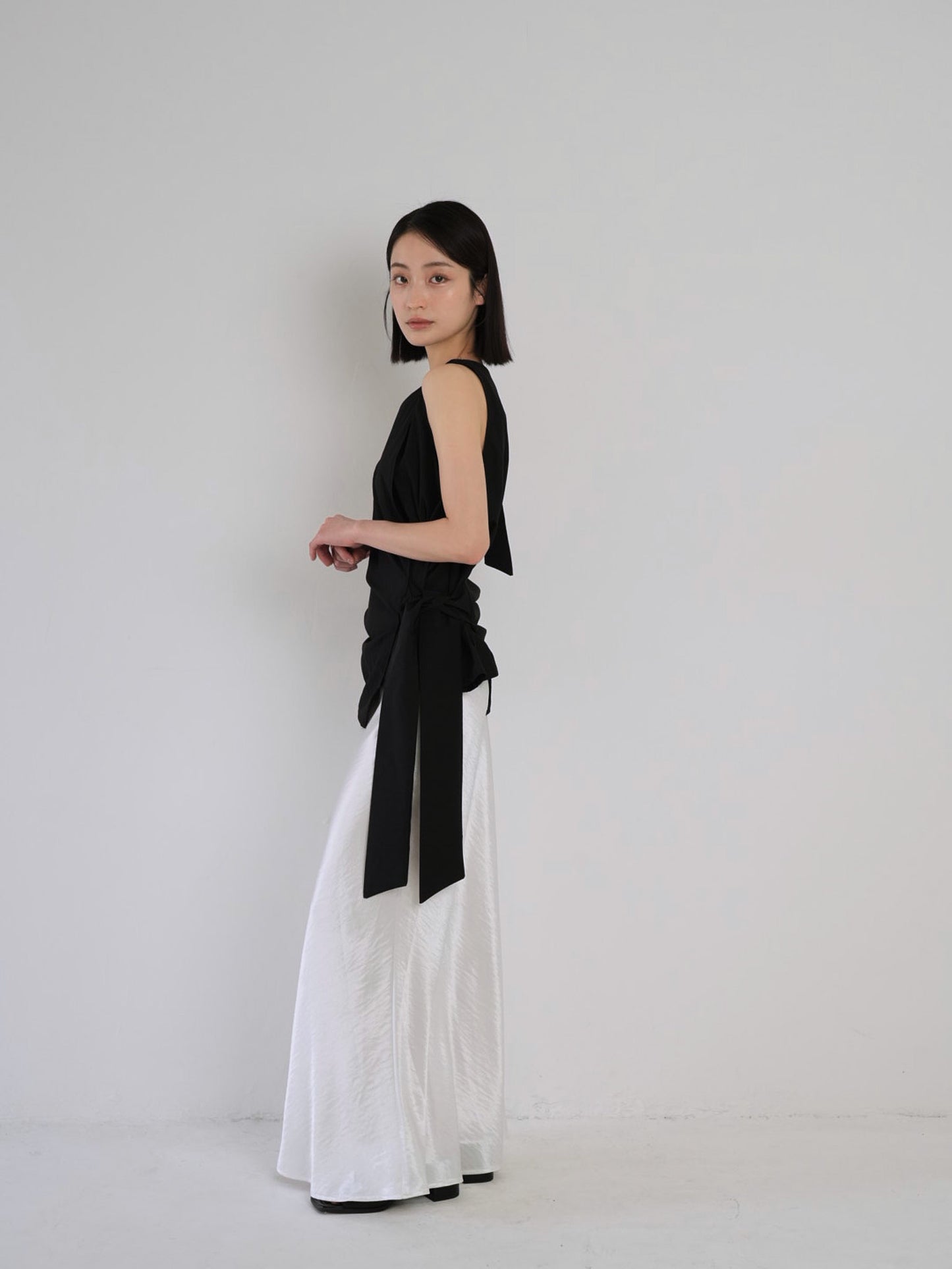 sleeveless ribbon blouse