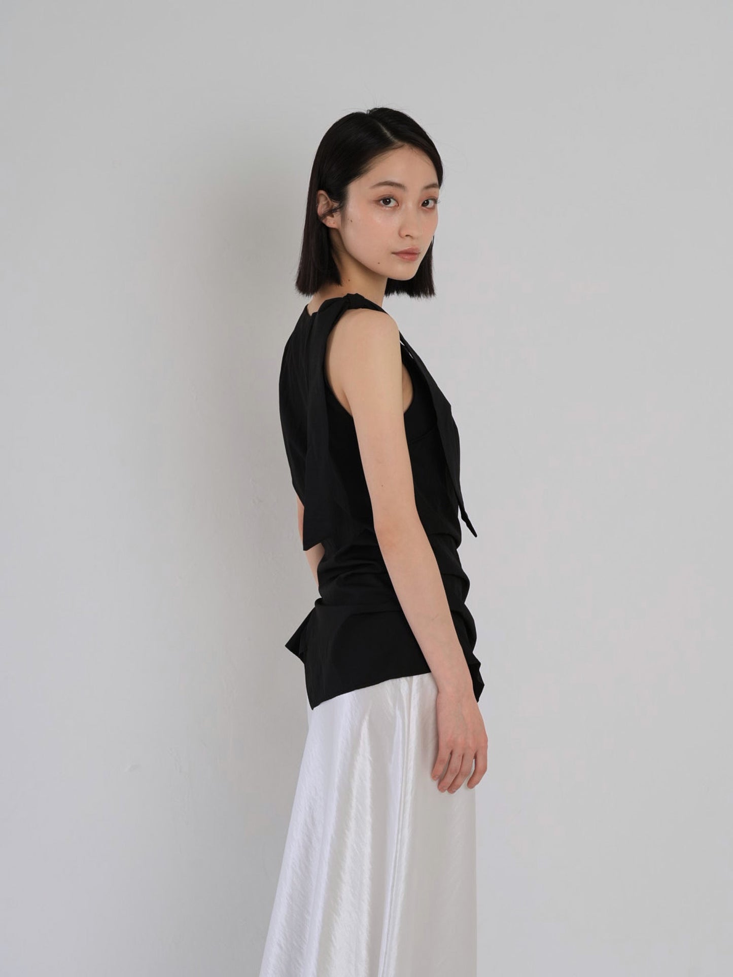 sleeveless ribbon blouse