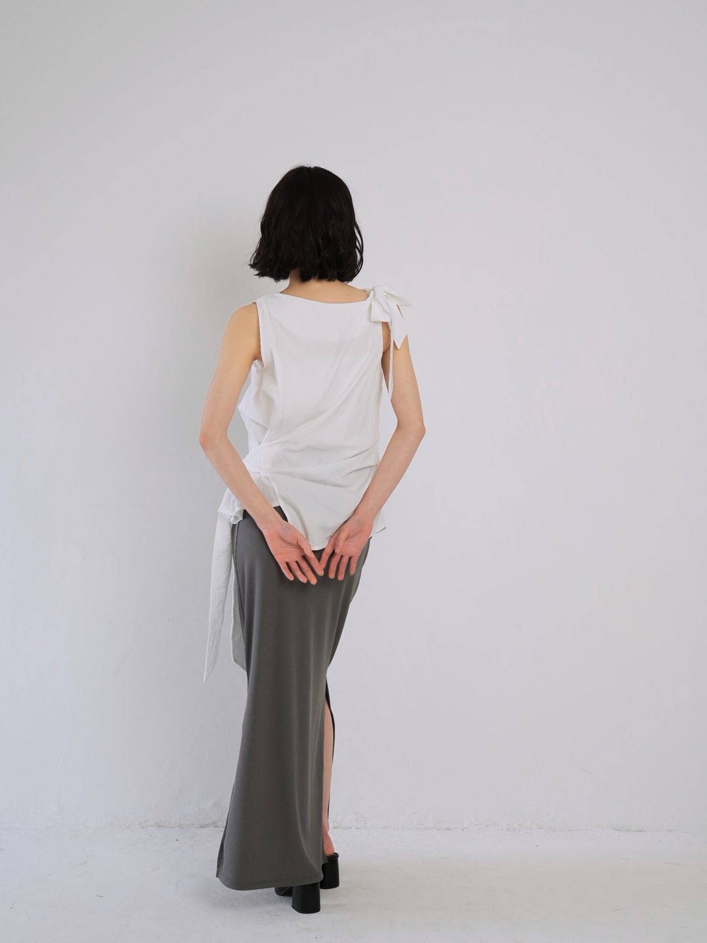 sleeveless ribbon blouse