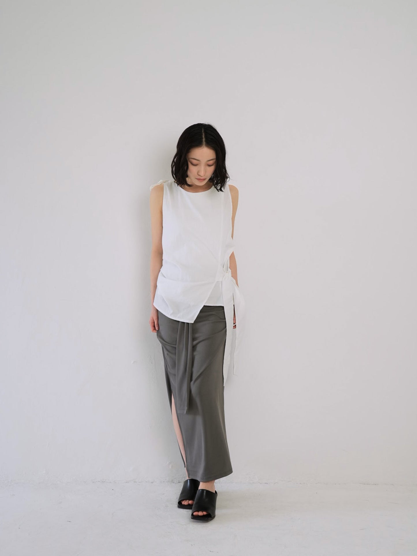 sleeveless ribbon blouse