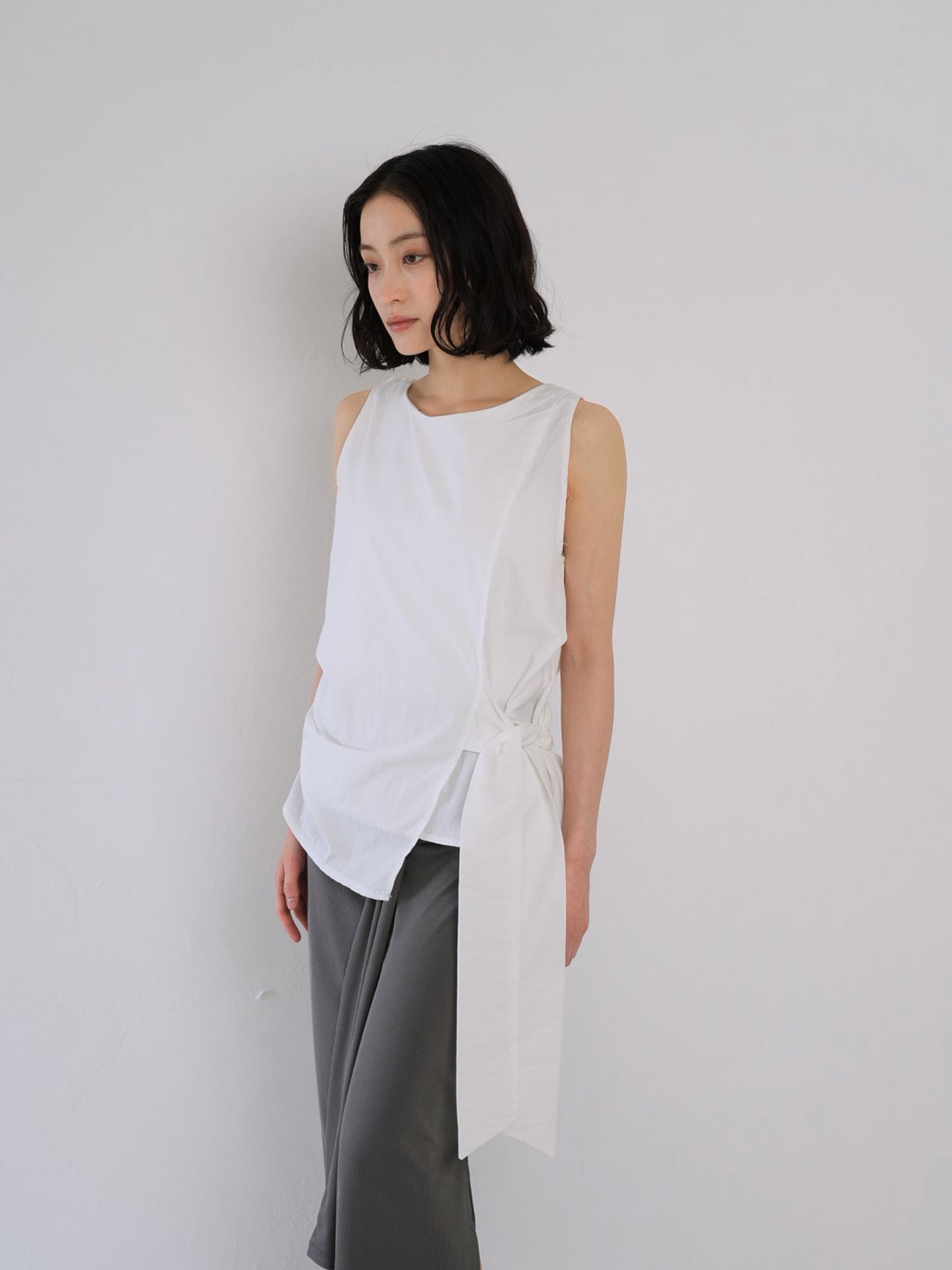sleeveless ribbon blouse