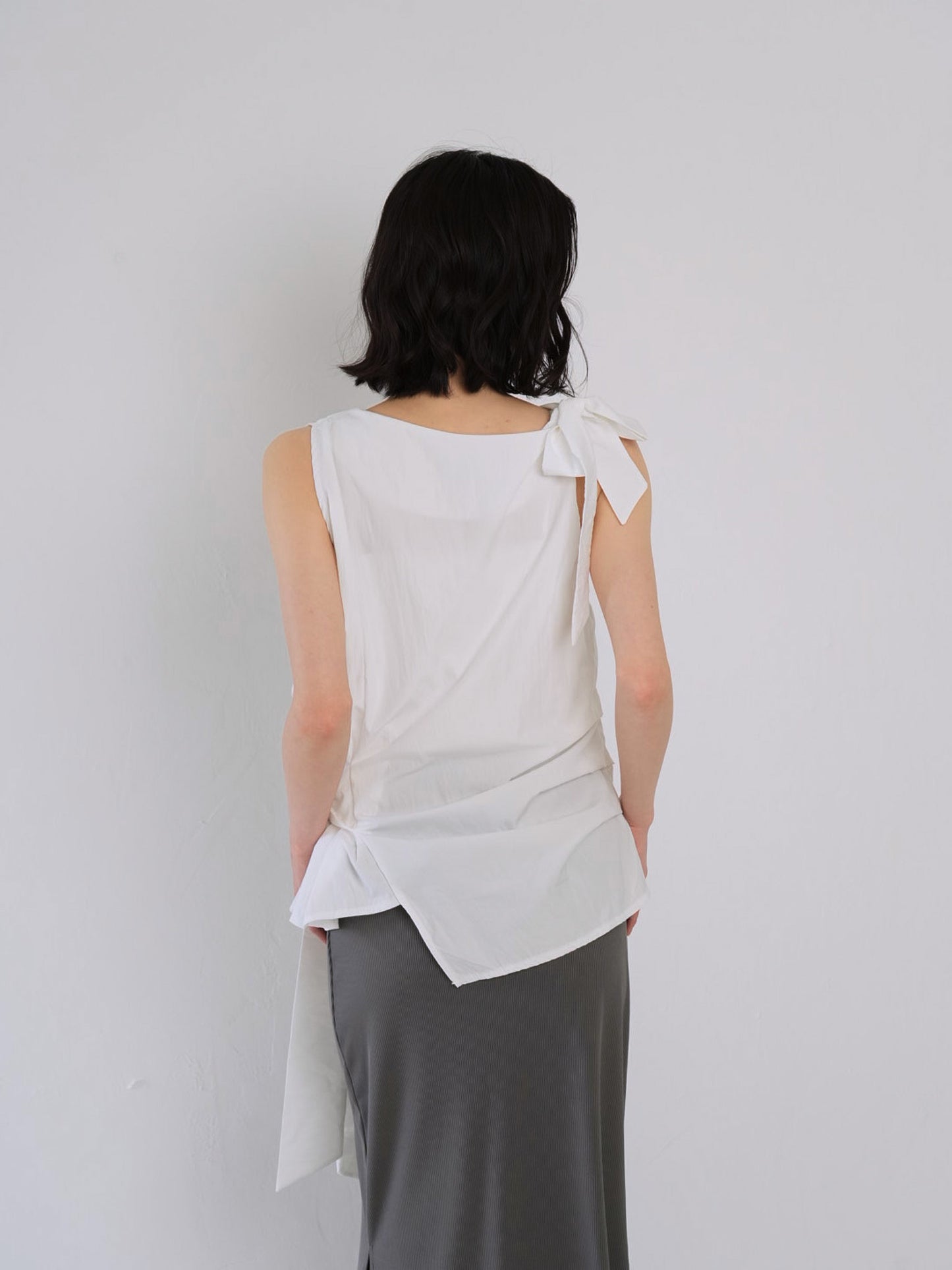 sleeveless ribbon blouse