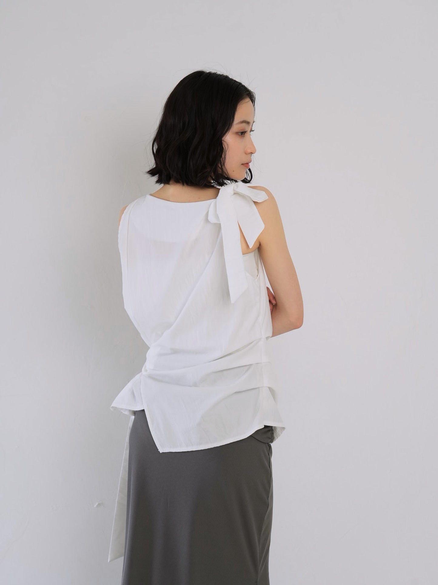 sleeveless ribbon blouse