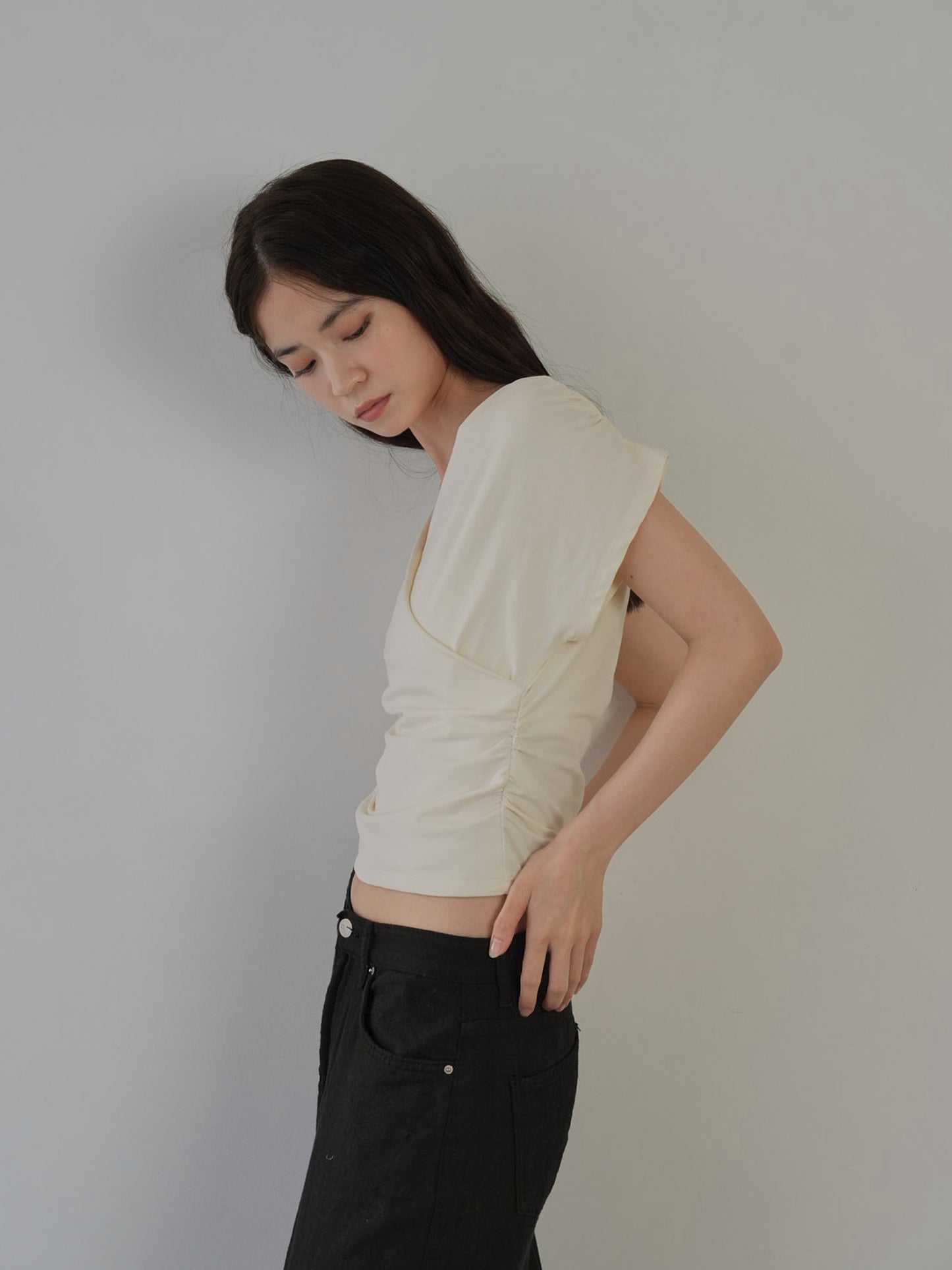 V shirring tee
