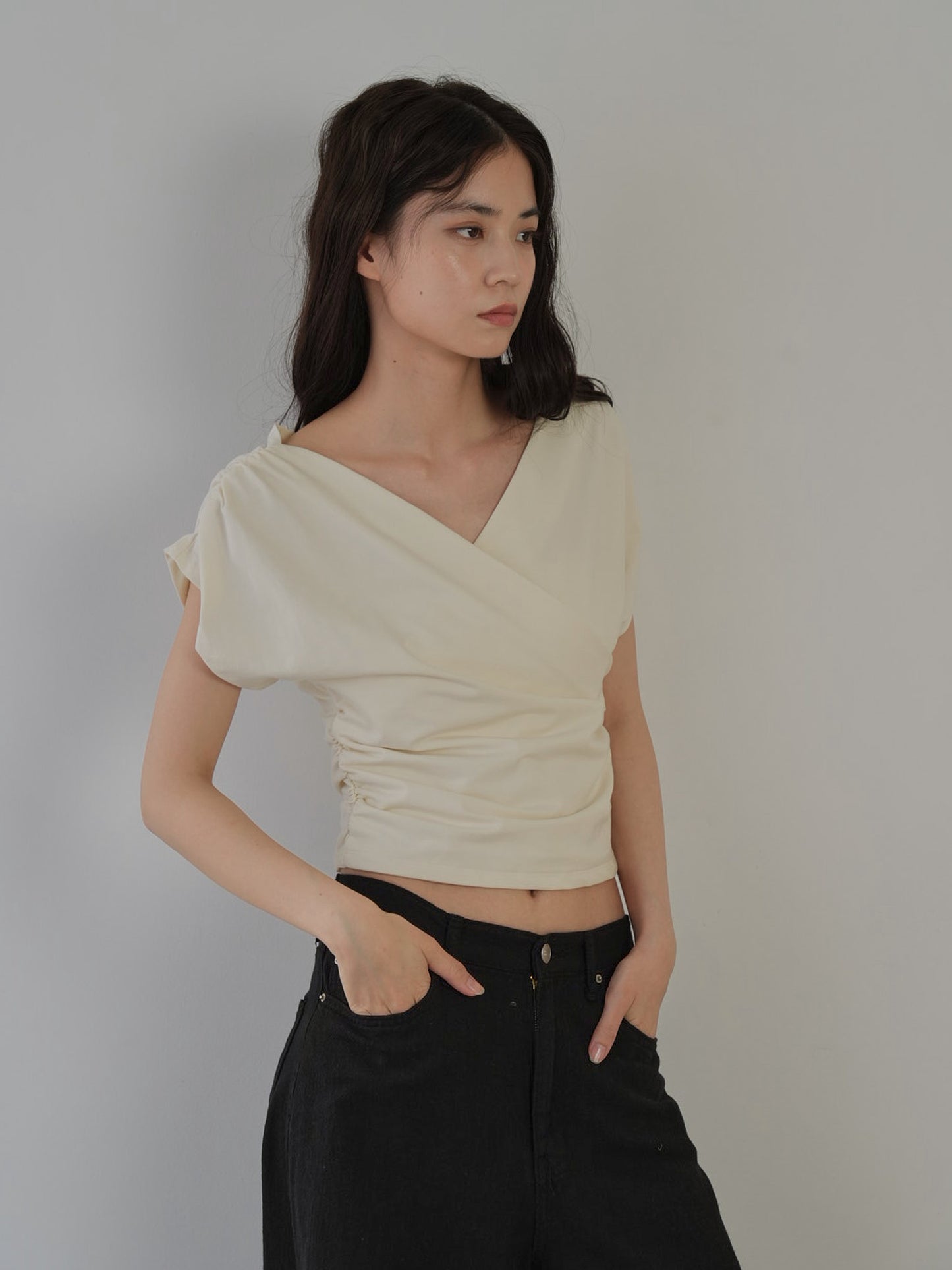 V shirring tee