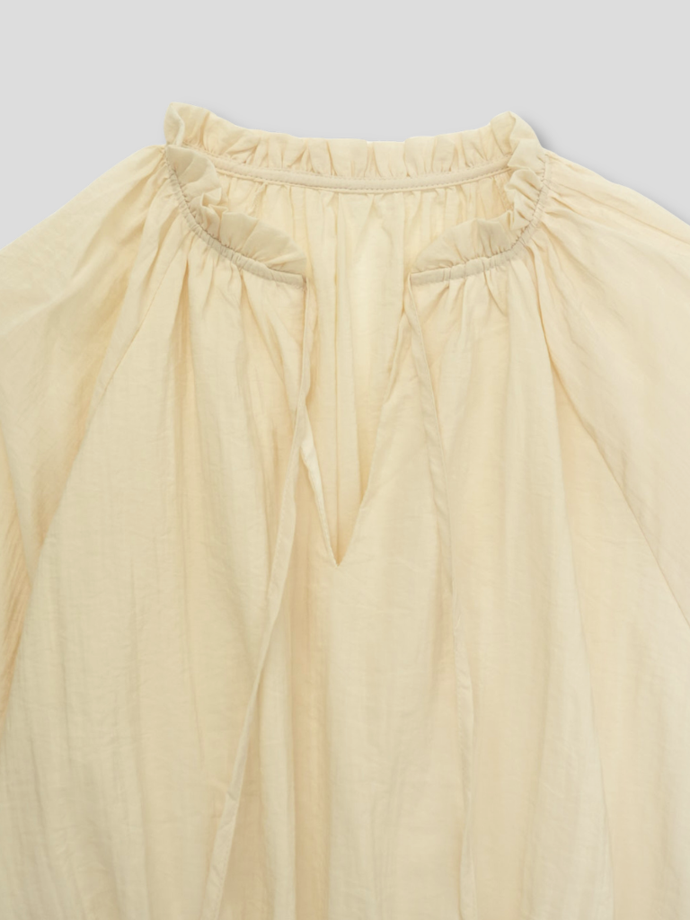 【先行予約販売】frill neck blouse