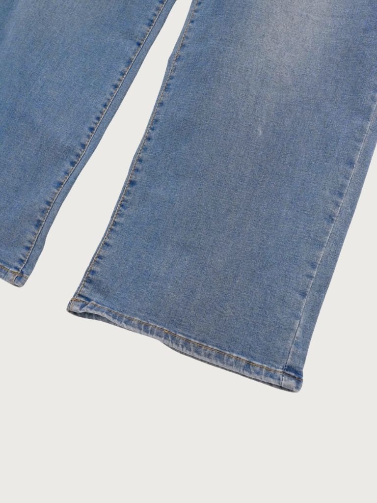stretching straight jeans