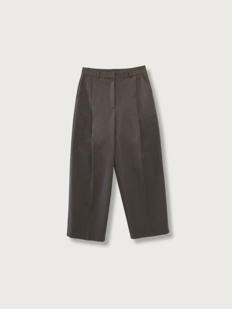 wide tucked pants