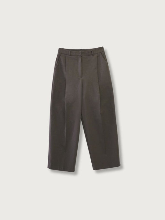 wide tucked pants
