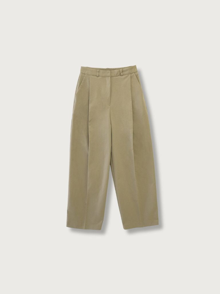 wide tucked pants