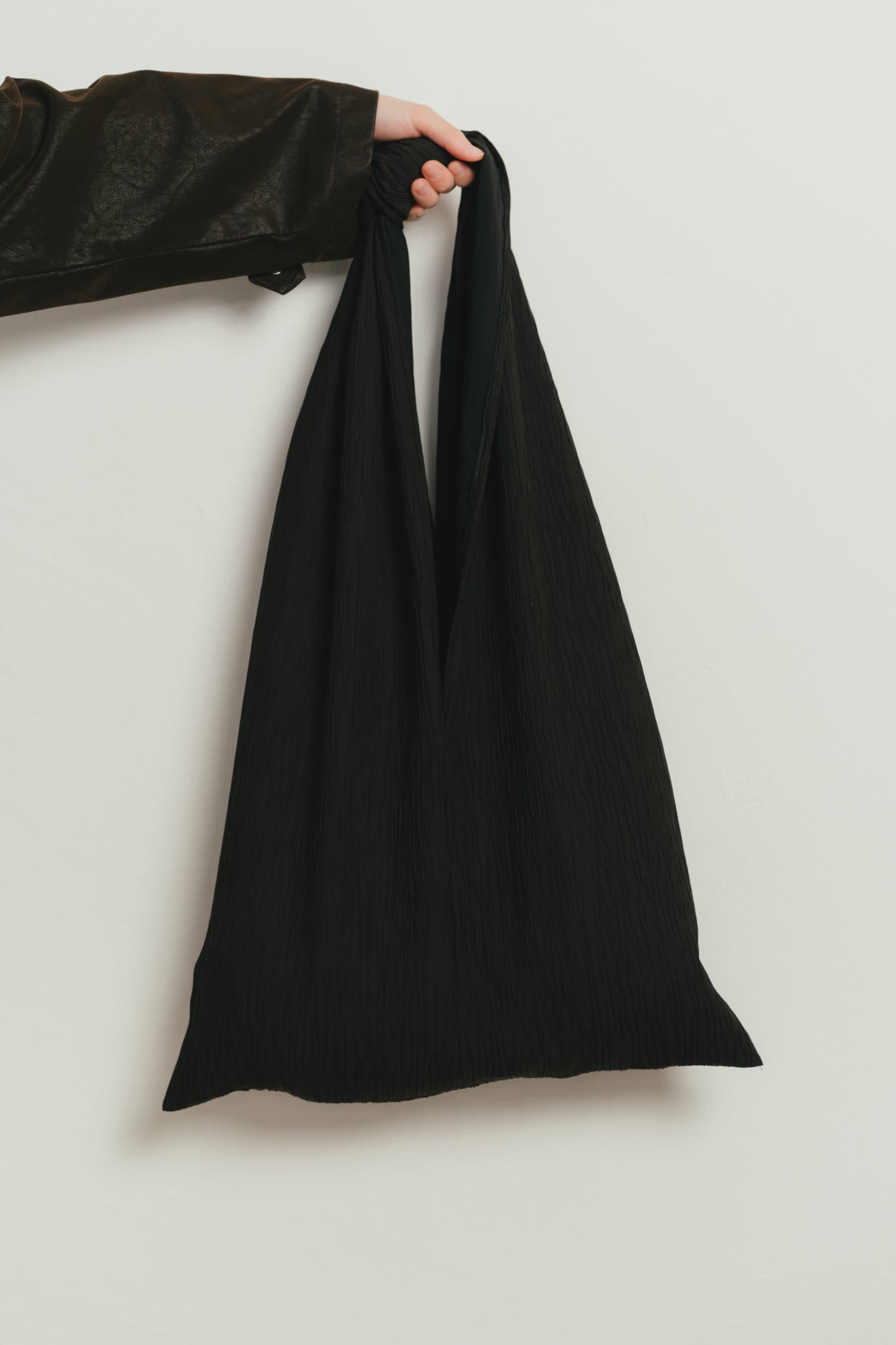 pleats shoulder bag