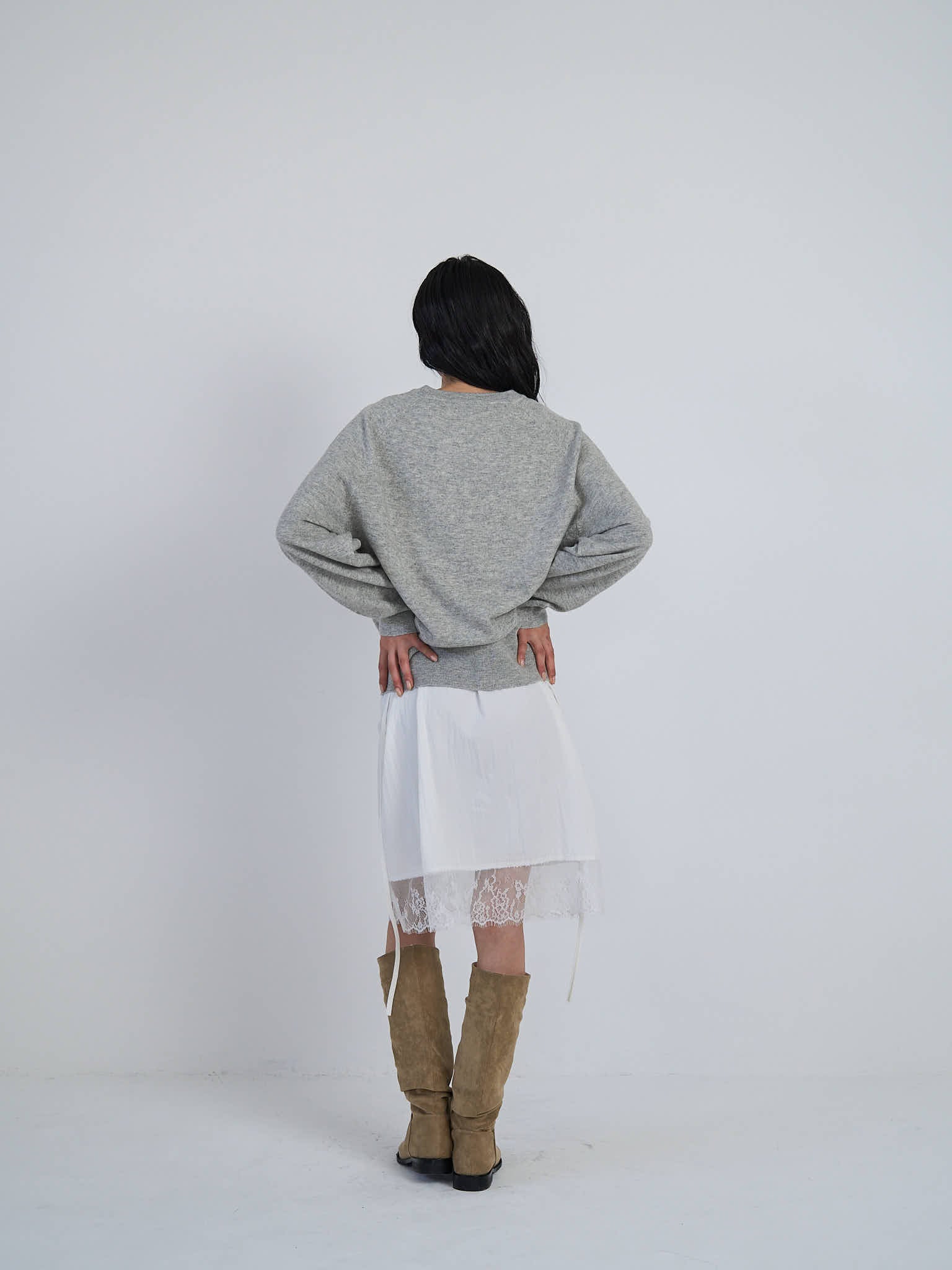 ワンピース geeong sheer lace dress White シアーレースドレス｜透け感と繊細なレースが女性らしい一枚 | geeong