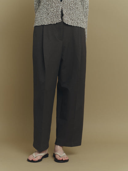 wide tucked pants