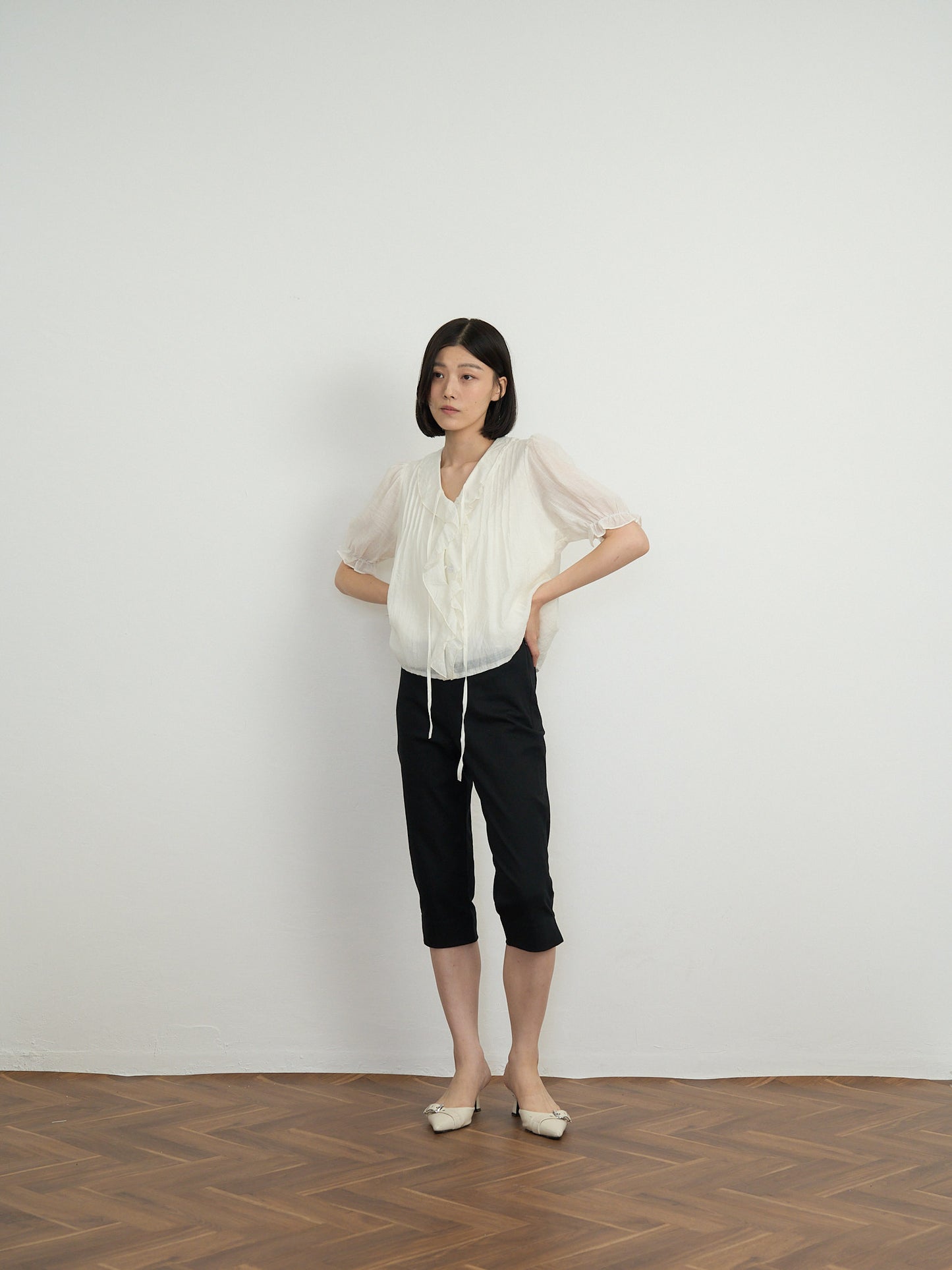 frill puff blouse