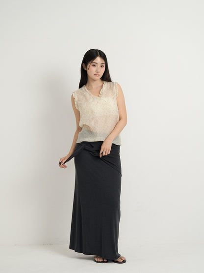 dot sleeveless blouse