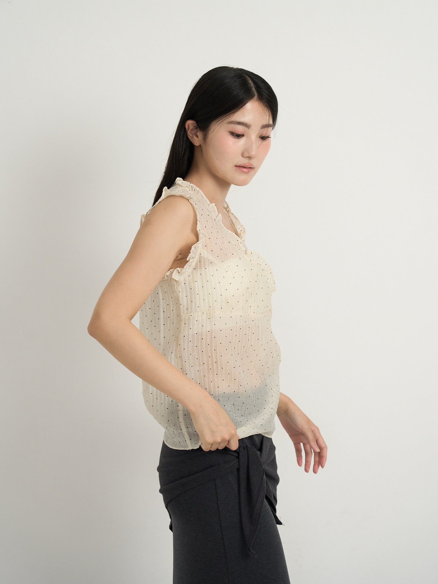 dot sleeveless blouse