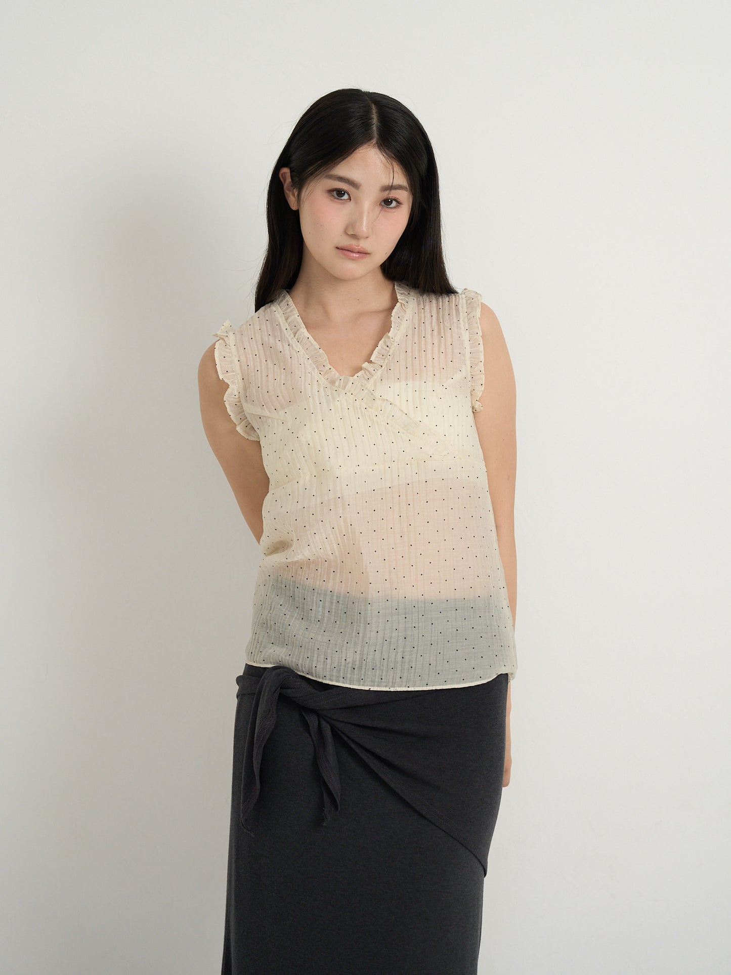 dot sleeveless blouse