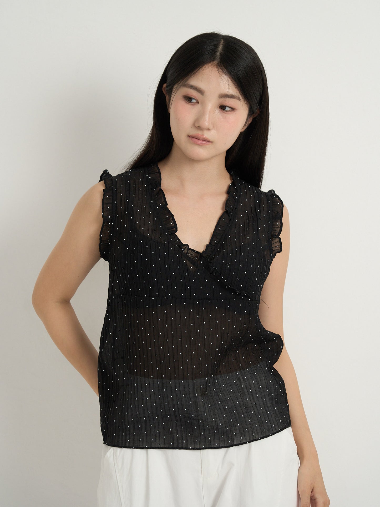 dot sleeveless blouse