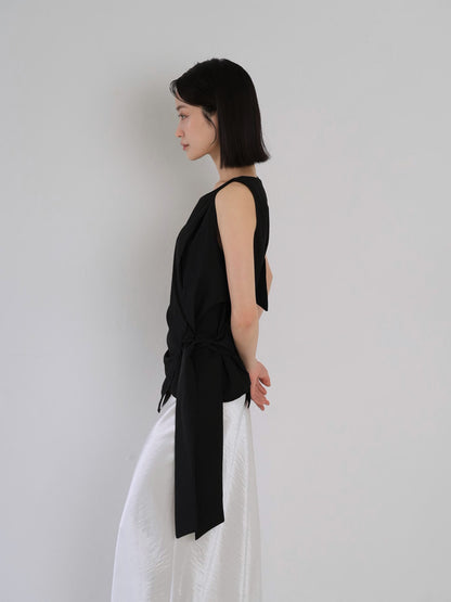 sleeveless ribbon blouse