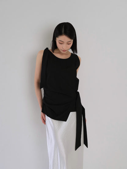 sleeveless ribbon blouse