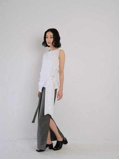 sleeveless ribbon blouse