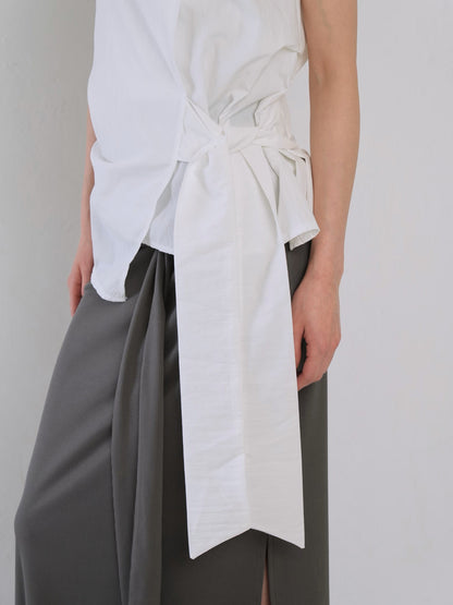 sleeveless ribbon blouse