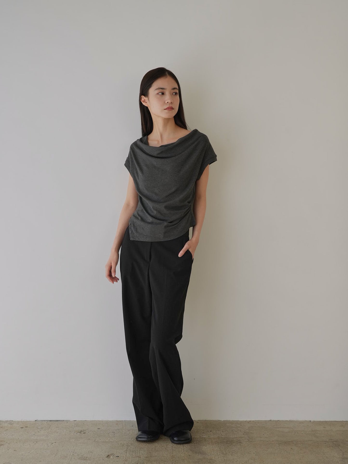 pleats line tee