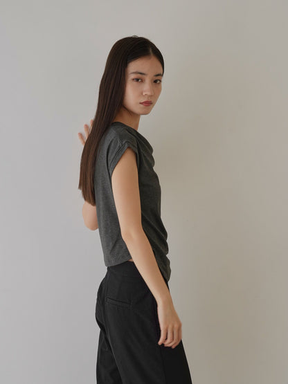 pleats line tee