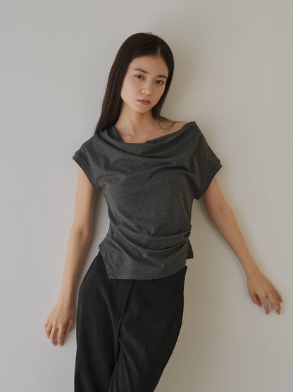 pleats line tee
