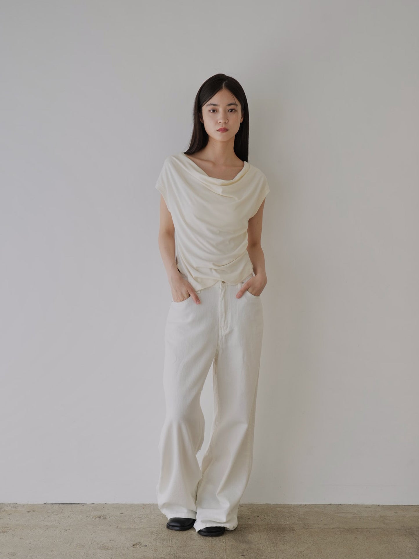 pleats line tee
