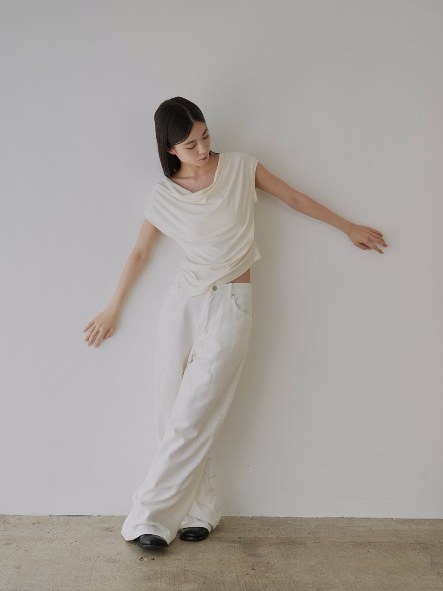 pleats line tee